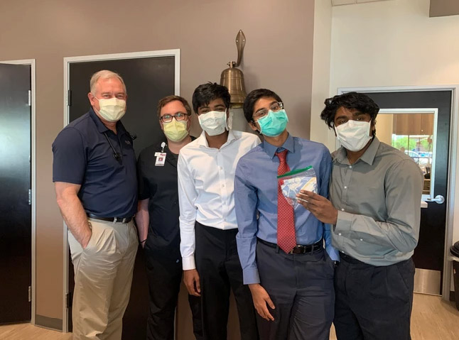 Cancer Patients receive masks from Covid Supply Initiative by three high School Students from Arizona